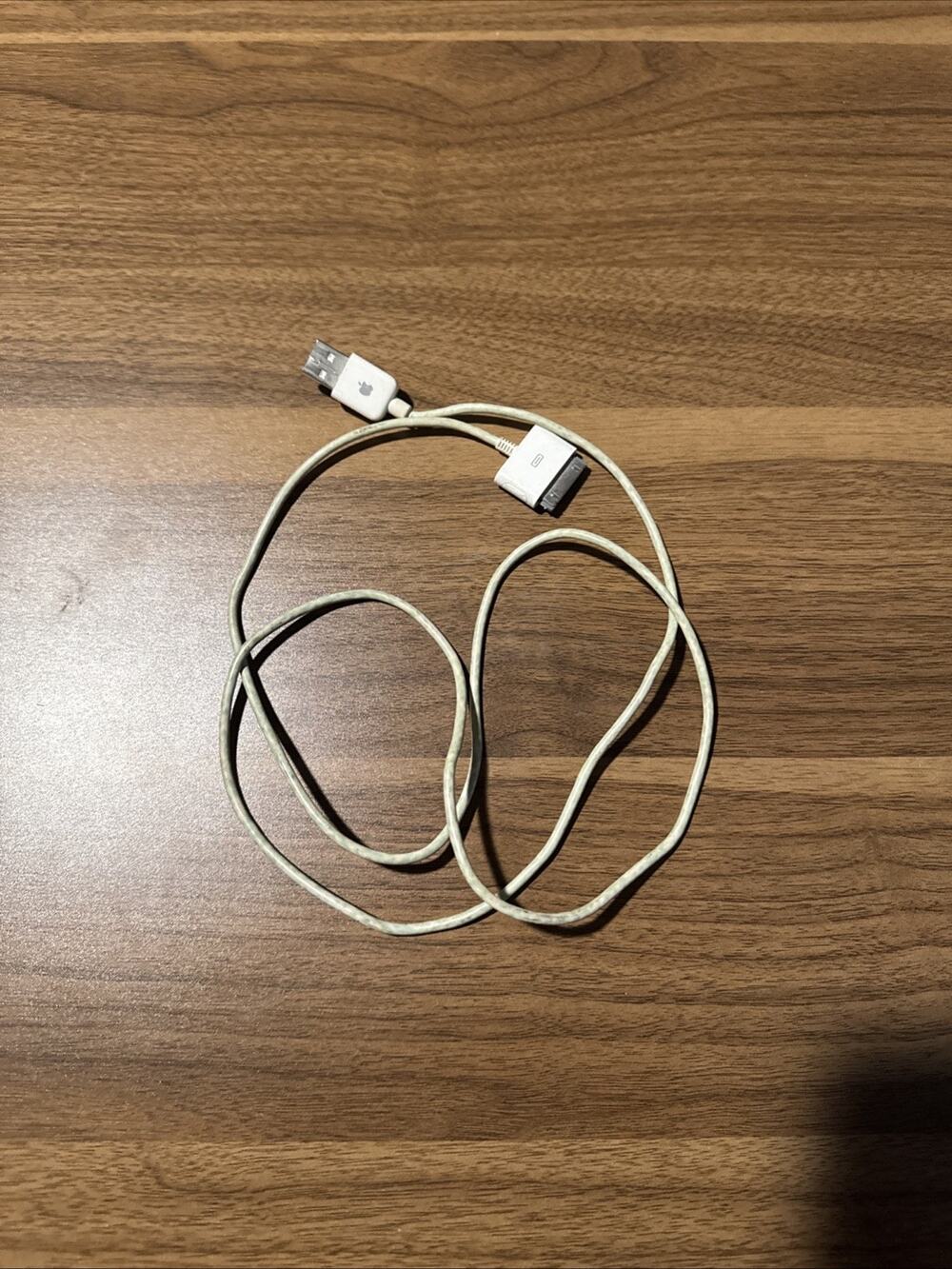 Apple MA591G/C 30-pin to USB Cable